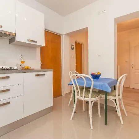 Apartman Ita - * Tučepi